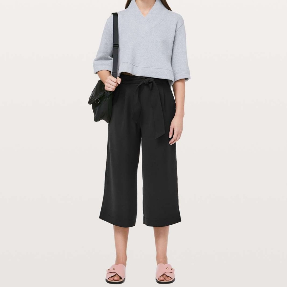 Lululemon Noir Crop Black 4 NWT
